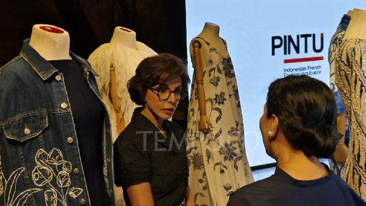 Menteri Kebudayaan Prancis Rachida Dati mengunjungi pameran kesenian di Bentara Budaya, Jakarta, pada Rabu, 28 Mei 2025. Tempo/Savero Aristia Wienanto