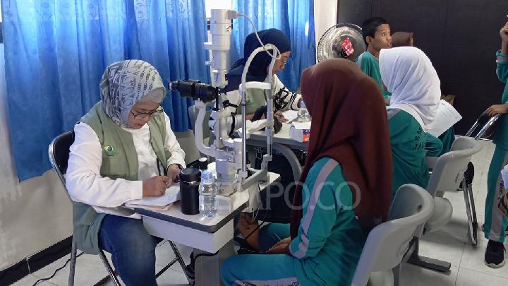 Astra dan Perdami Jakarta Memberikan Kacamata Gratis untuk Siswa di Pulau Pramuka