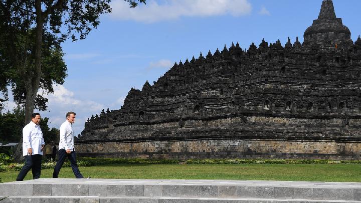 Macron and Prabowo Take Stairlift to Borobudur's Peak During Temple Visit