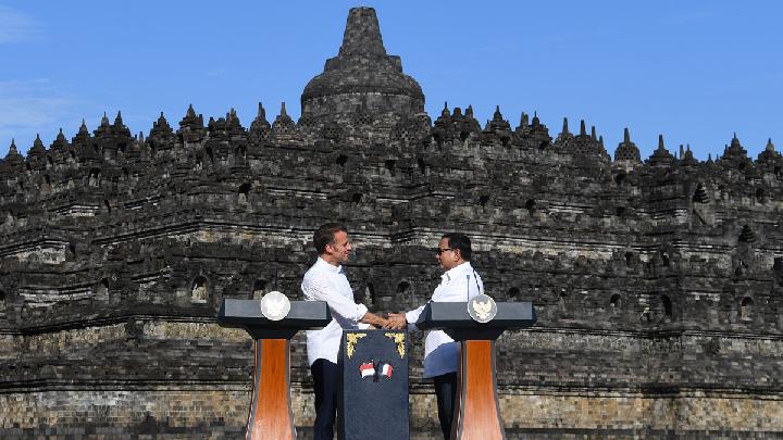 Macron Continues Southeast Asian Tour in Singapore After Indonesia Stop