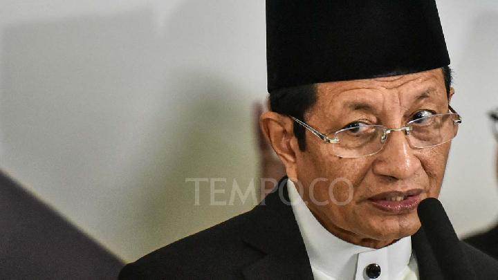 Menteri Agama Nasaruddin Umar saat konferensi pers terkait penyelenggaraan ibadah haji 1446 H/2025 M di Kantor Kementerian Agama, Jakarta, 29 Mei 2025. Nasaruddin Umar mengatakan, Kementerian Agama tengah menyusun ilat atau dasar hukum syariat agar penyembelihan hewan dam (denda ibadah haji) bisa dilakukan di Tanah Air. Nasaruddin menuturkan, pemerintah tengah mengkaji skema pemotongan dam di Indonesia dengan tetap merujuk pada ketentuan Majelis Ulama Indonesia (MUI). Tempo/Tony Hartawan