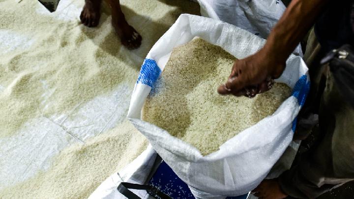 Indonesia's Medium Rice Prices Surpass Retail Ceiling