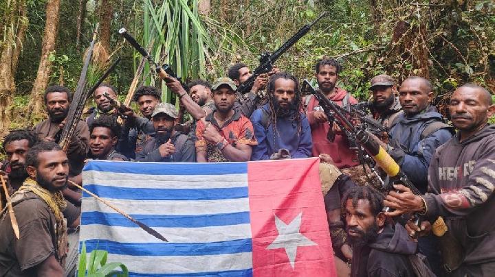 TNI Searches for OPM Militants Who Burned Indonesian Flags in Papua