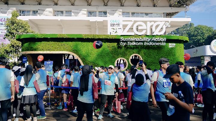 Pengunjung memadati booth keberlanjutan saat Digiland 2025 di Jakarta, Senin, 02 Juni 2025. Dok. Telkom