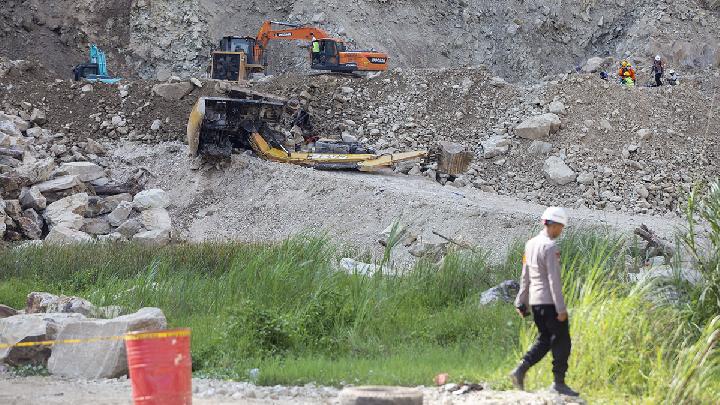Rescuers Suspend Search for West Java Quarry Landslide Missing Victims