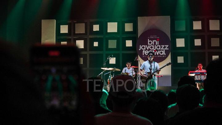 Penampilan band The Lantis saat hari ketiga di acara Jakarta International BNI Java Jazz Festival 2025, di JIExpo Kemayoran, Jakarta, Minggu, 1 Juni 2025. Tempo/Martin Yogi Pardamean