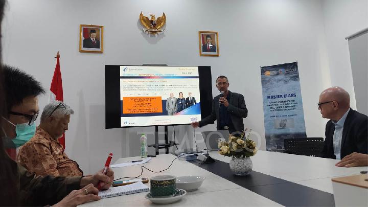 Jakarta Defence Society and Lacroix Conduct Defense Training