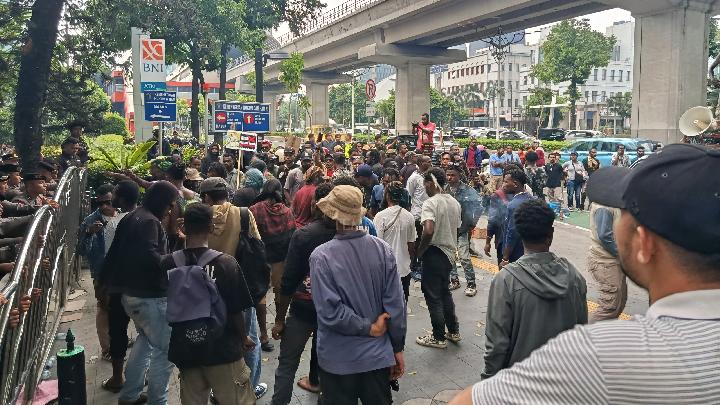 Papuan Students Deliver 7 Urgent Demands to Human Rights Minister Natalius Pigai