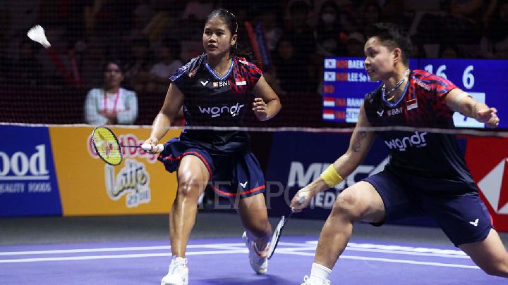 Pemain bulu tangkis ganda putri Indonesia Apriyani Rahayu (kanan) dan Febi Setianingrum. Tempo/Amston Probel 