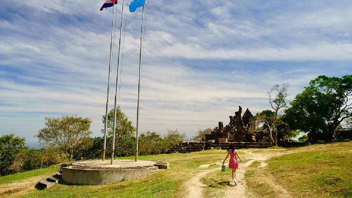 Thailand-Cambodia Border Tensions: Background and Paths to Peace