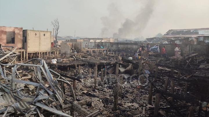Fire Engulfs 470 Homes in North Jakarta's Kapuk Muara