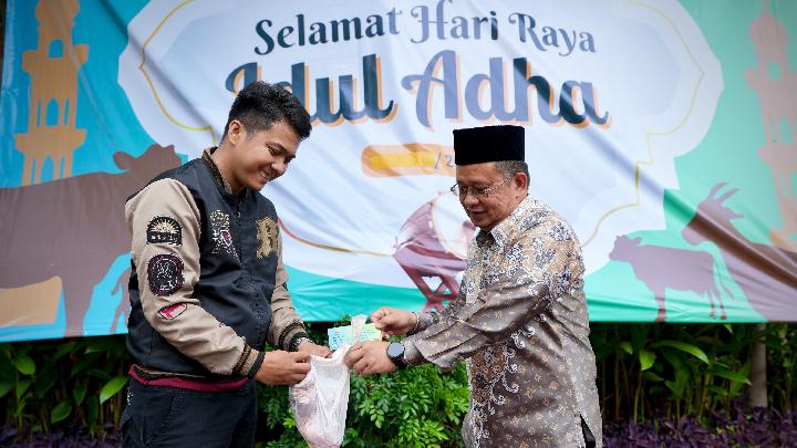 Kemensos Perkuat Nilai Sosial dengan Berbagi Daging Kurban