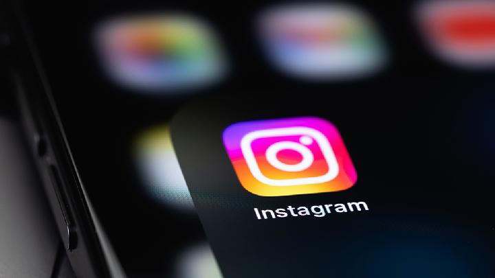 How to Use Instagram's New Repost Feature