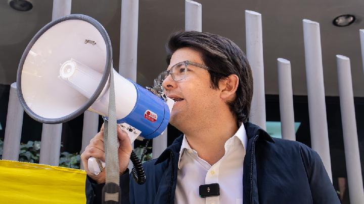 Colombian Presidential Candidate Miguel Uribe Shot: Condemnation and Investigation