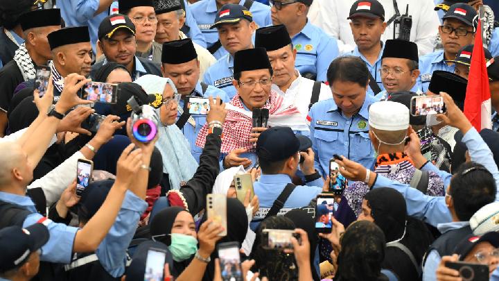 Indonesia's Minister of Religious Affairs Apologizes for Hajj Inconveniences