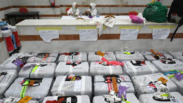 First Wave of Indonesian Pilgrims Returning Home After Hajj