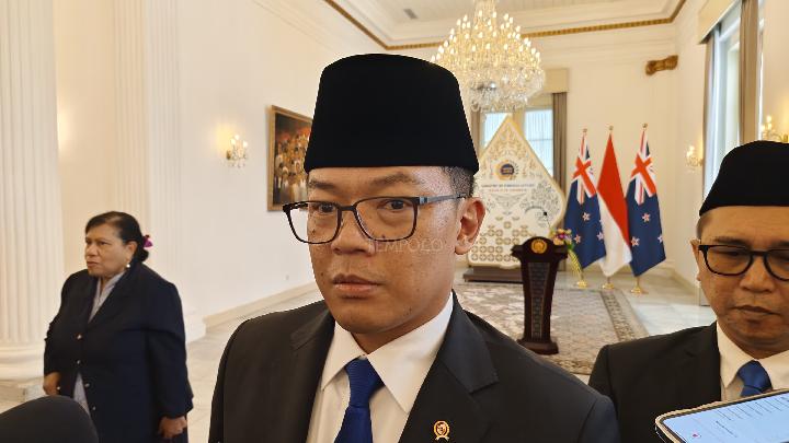 Menteri Luar Negeri Sugiono saat ditemui di Gedung Pancasila, Kementerian Luar Negeri, Jakarta Pusat, 13 Juni 2025. Tempo/Savero Aristia Wienanto