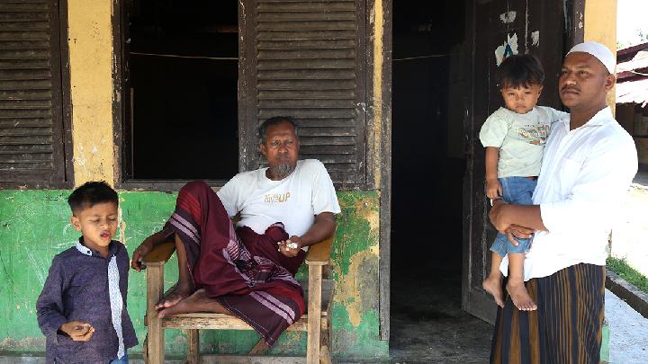 Indonesia Says 340 Rohingya Refugees Still Housed in Aceh