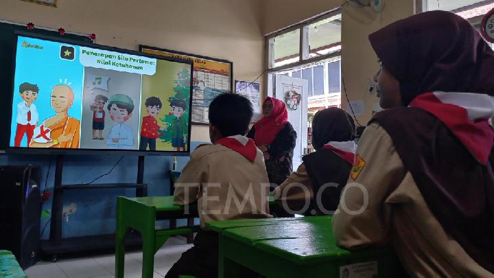 Program Bagi-bagi Smart TV ke Sekolah Berpotensi Jadi Ladang Korupsi Baru
