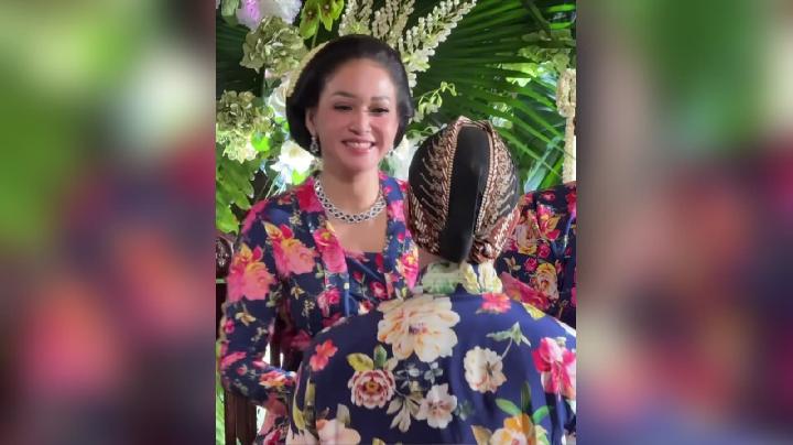 Jadi Sorotan, Harga Perhiasan Blue Sapphire Maia Estianty Capai Miliaran Rupiah