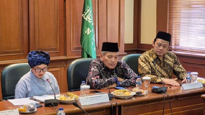 Ketua Pengurus Besar Nahdlatul Ulama (PBNU) Ulil Abshar Abdalla (tengah) dalam forum diskusi di Jakarta, 11 Juni 2025. Antara/Sean Filo Muhamad