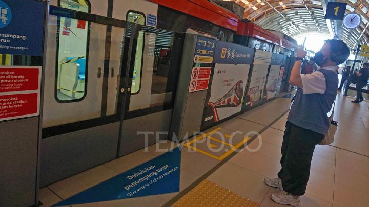 LRT Jabodebek Seeing Spikes in Passengers Amid DPR Protest Traffic Diversion
