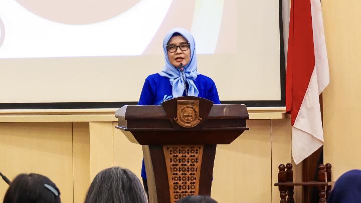 Info TEMPO Tangsel 17 Juni 2025

Kepala Dinas Kesehatan Tangsel Allin Hendalin Mahdaniar, memaparkan program terpadu penanganan stunting pada Sosialisasi Pencegahan Stunting di Ciputat, Selasa, 17 Juni 2025. Dok. Pemkot Tangsel