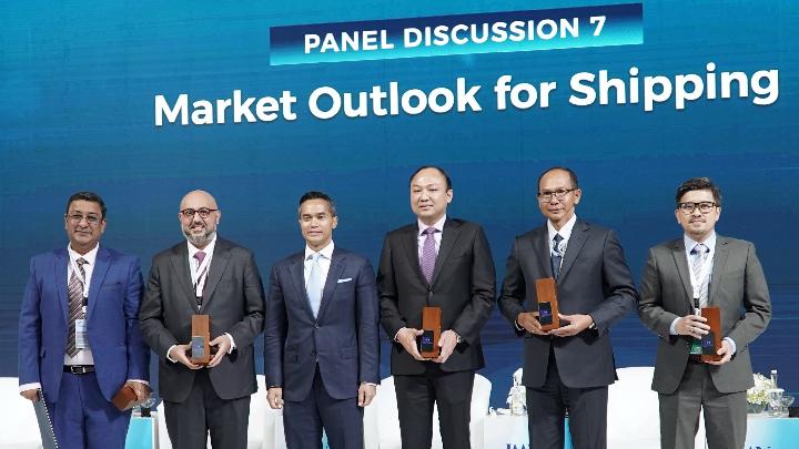Direktur Utama PT Pertamina Trans Kontinental (PTK) I Ketut Laba (kedua kanan), dalam sesi panel Market Outlook for Shipping di ajang Indonesia Maritime Week (IMW) 2025 di Jakarta, Rabu, 28 Mei 2025. Dok. PIS