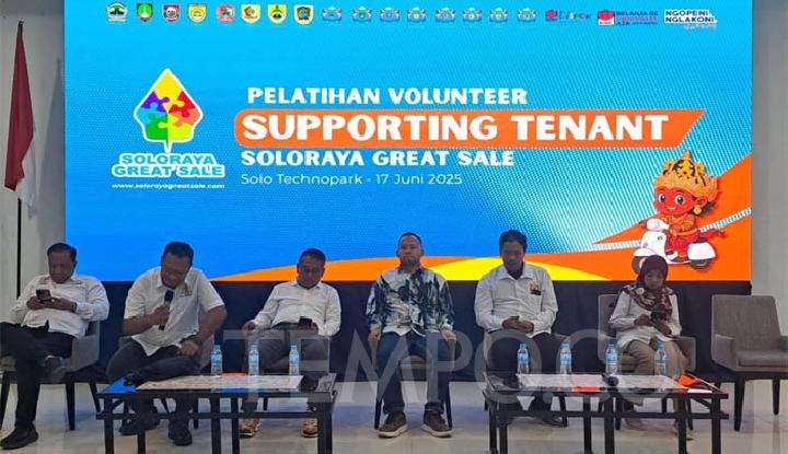 Kegiatan menjelang penyelenggaraan Solo Raya Great Sale 2025, di Solo Technopark, Selasa, 17 Juni 2025. Tempo/Septhia Ryanthie