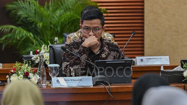 Indonesia's Tax Revenue Drops to Rp990 Trillion by Mid-2025