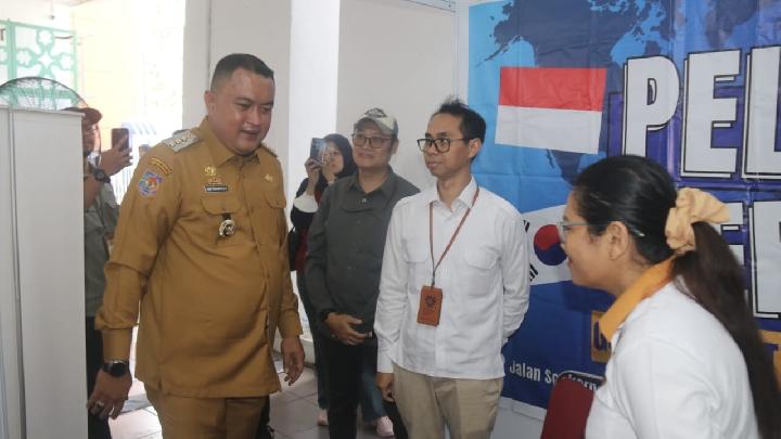 Bupati Bogor Rudy Susmanto, saat meninjau Job Fair di Stadion Pakansari, Cibinong, pada Senin, 16 Juni 2025. Dok. Pemkab Bogor