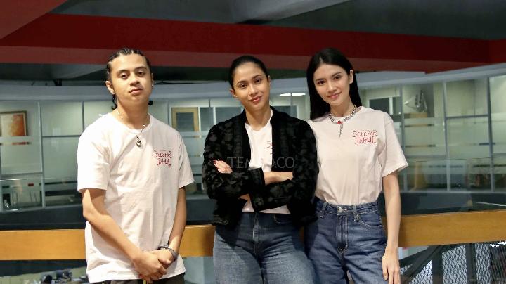 Bastian Steel, Aghniny Haque, dan Diandra Agatha saat mempromosikan film terbaru mereka, Selepas Tahlil di Kantor Tempo, Jakarta, 18 Juni 2025. Tempo/Fardi Bestari