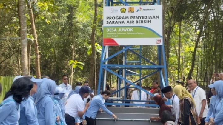 Pertamina bersama Seruni (Solidaritas Perempuan Untuk Indonesia) Kabinet Merah Putih, dan Kementerian ESDM membuka akses air di Desa Juwok, Kecamatan Sukodono, Sragen pada Selasa, 17 Juni 2025. Dok. Pertamina