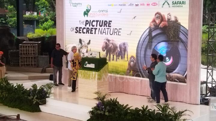 Founder TSI, Toni Sumampau, bersama Deputi Industri dan Investasi Kementerian Pariwisata, Rizki Handayani saat membuka kompetisi IAPVC di Megamendung, Bogor. Rabu, 18 Juni 2025. TEMPO/M.A MURTADHO