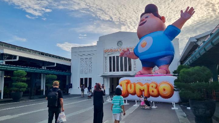 Libur Sekolah, Ada Karakter Film Jumbo di Stasiun Tugu Yogyakarta