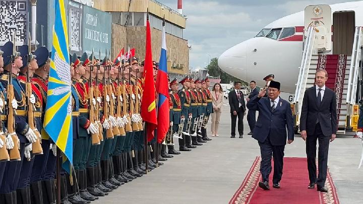 Indonesia's Prabowo Pays Tribute at Graves of Russian National Heroes