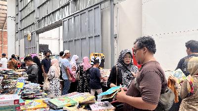 Gudang buku keliling Out of the Boox yang berlangsung hingga 15 Juli 2025 di  di tujuh kota: Jakarta, Cirebon, Purwokerto, Sidoarjo, Malang, Kediri, dan Medan.