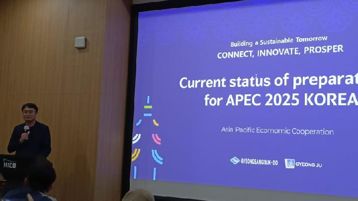 Direktur Persiapan Acara Kerja Sama Ekonomi Asia-Pasifik (APEC) 2025 Jang Ho Park menjelaskan soal persiapan APEC 2025 di HICO, Gyeongju, Korea Selatan/ Tempo-Mitra Tarigan