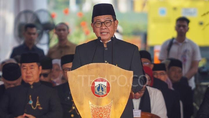 Gubernur Jakarta Pramono Anung saat menyampaikan pidato di upacara Hari Ulang Tahun (HUT) ke-498 Jakarta di Monumen Nasional, Jakarta, 22 Juni 2025. Tempo/Ilhan Balindra