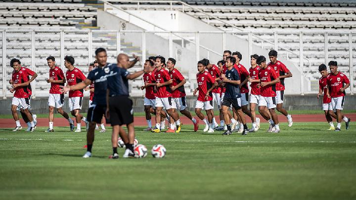 Pemain bola Tim Nasional (Timnas) Indonesia U-23 mengikuti sesi latihan di Stadion Madya, Komplek Gelora Bung Karno, Senayan, Jakarta, 23 Juni 2025. Timnas Indonesia U-23 mulai menjalani pemusatan latihan di Jakarta sebagai persiapan Piala AFF U-23 2025. Antara/Bayu Pratama S