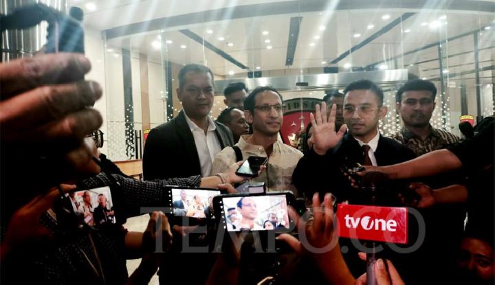 Mantan Mendikbudristek Nadiem Makarim keluar dari gedung Pidsus Kejagung setelah diperiksa 12 jam sebagai saksi kasus dugaan korupsi pengadaan Chromebook di Kemendikbidristek periode 2019-2022, di Jakarta, Senin, 23 Juni 2025. Tempo/Jihan Ristiyanti