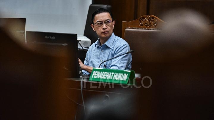Terdakwa kasus korupsi impor gula Thomas Trikasih Lembong atau Tom Lembong menjalani sidang lanjutan di Pengadilan Tipikor, Jakarta, 23 Juni 2025. Sidang mantan Menteri Perdagangan tersebut beragenda mendengarkan keterangan ahli. Tempo/Tony Hartawan