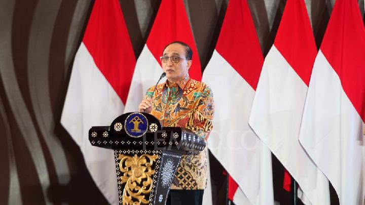 Ketua Mahkamah Agung Sunarto memberikan sambutan dalam acara penandatanganan dokumen naskah Daftar Inventarisasi Masalah (DIM) di Graha Pengayoman Kementerian Hukum, Jakarta, Senin, 23 Juni 2025. Tempo/Amston Probel