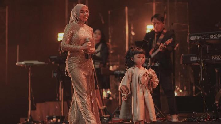 Gemasnya Ameena Ikut Tampil di Konser Krisdayanti di Malaysia