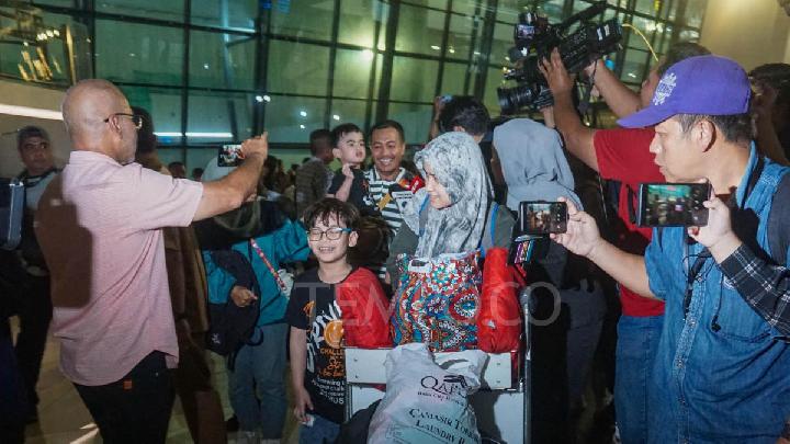 "Tense and Gripping": Indonesian Student Recounts Escape from Iran During Israel Strikes