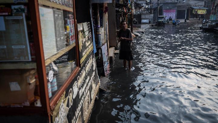 Banjir rob di Muara Angke, Jakarta, 25 Juni 2025. Antara/Bayu Pratama S