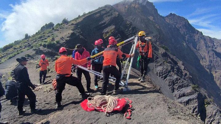 Today's Top 3 News: Why Is Mount Rinjani a Risky Climb for Beginners? Expert Explains