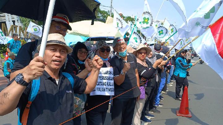 Pekerja Pertamedika Demo di Gedung BUMN hingga Kemnaker. Apa yang Dituntut?