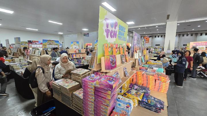 Suasana pameran dan bazar buku internasional Big Bad Wolf di Jogja Expo Center (JEC), Kamis, 26 Juni 2025. TEMPO/Pribadi Wicaksono