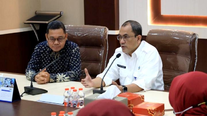 Direktur Utama Perumdar TKR Sofyan Sapar, saat pemaparan Bimbingan Teknis Penguatan Manajemen Risiko dan Tata Kelola Perusahaan di Tangerang, pada Rabu, 18 Juni 2025.Dok. Perumdar TKR